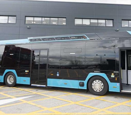 Eerste 100% elektrische bus in het interstedelijk vervoer van het eiland binnenkort in gebruik